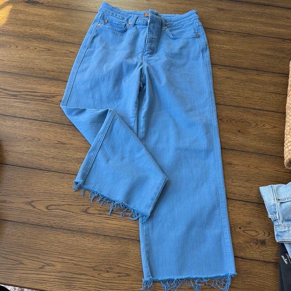 Judy Blue Denim - Judy Blue Light Blue Cropped Jeans with Frayed Hem